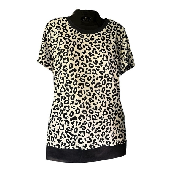 Leopard Print Short Sleeve Crew Neck Top - Picture 2 of 5